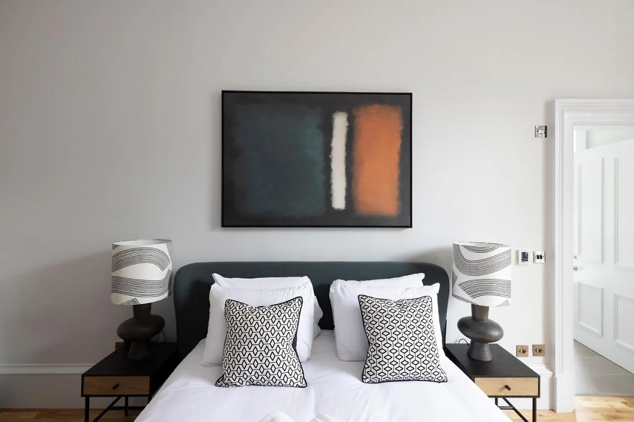 Dragon Suites Luxury Serviced Apartments At Alva Street 爱丁堡