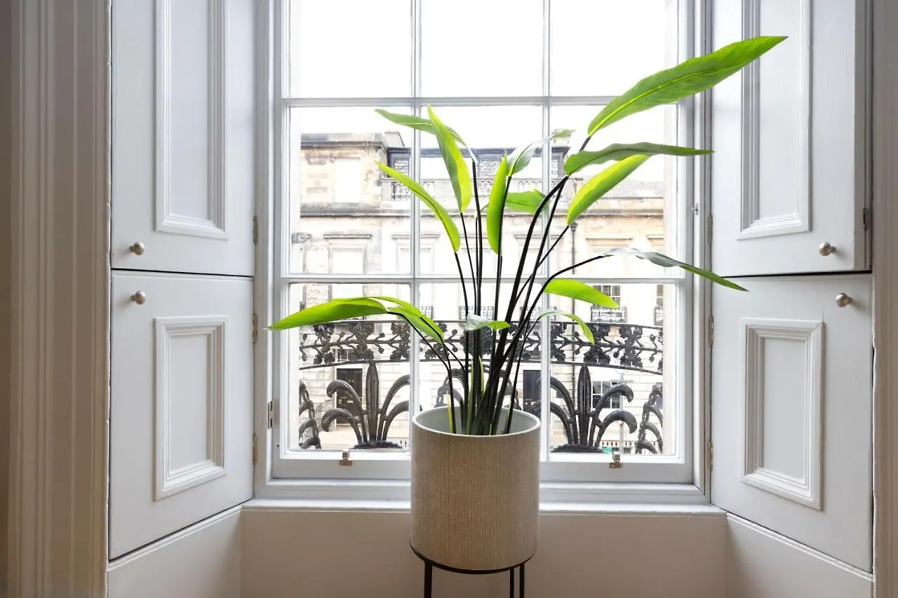 Dragon Suites Luxury Serviced Apartments At Alva Street Edinburgh