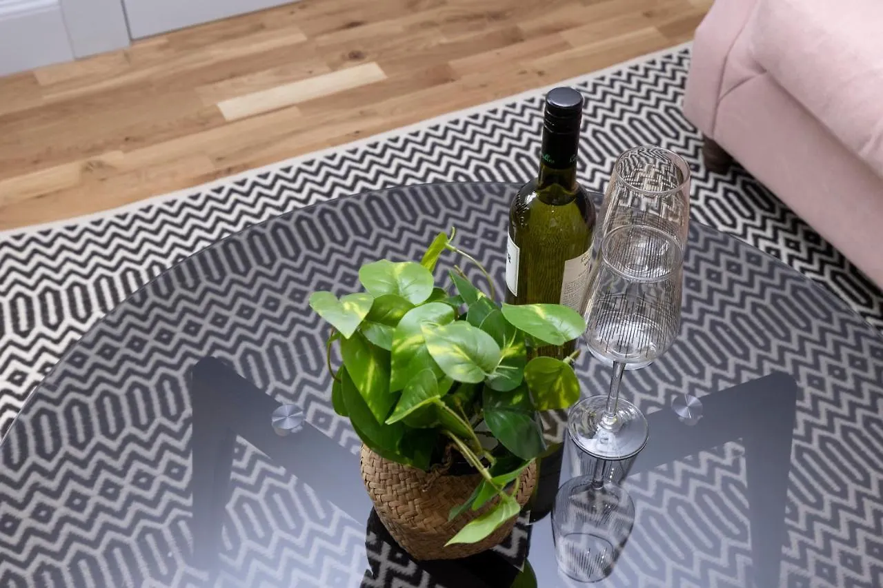 Dragon Suites Luxury Serviced Apartments At Alva Street Edinburgh