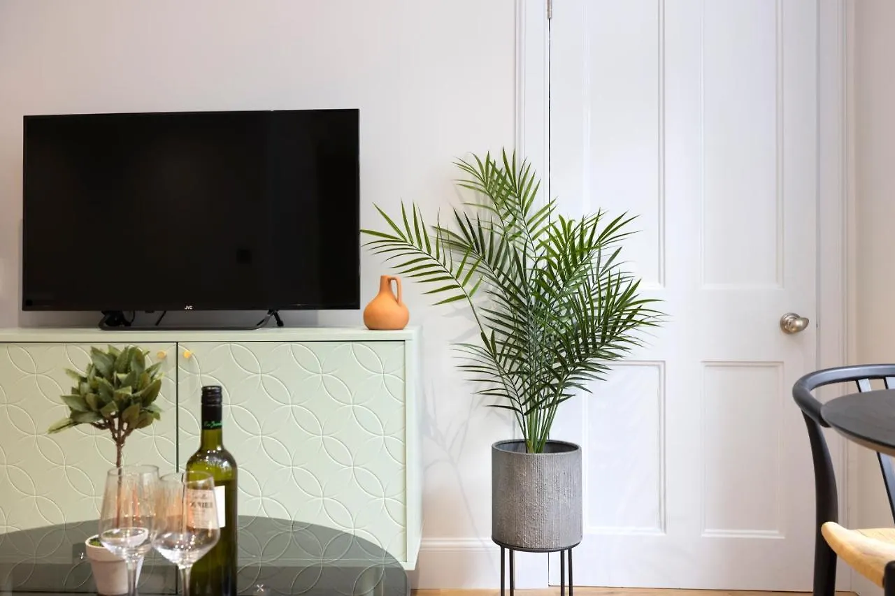 Dragon Suites Luxury Serviced Apartments At Alva Street Edinburgh United Kingdom